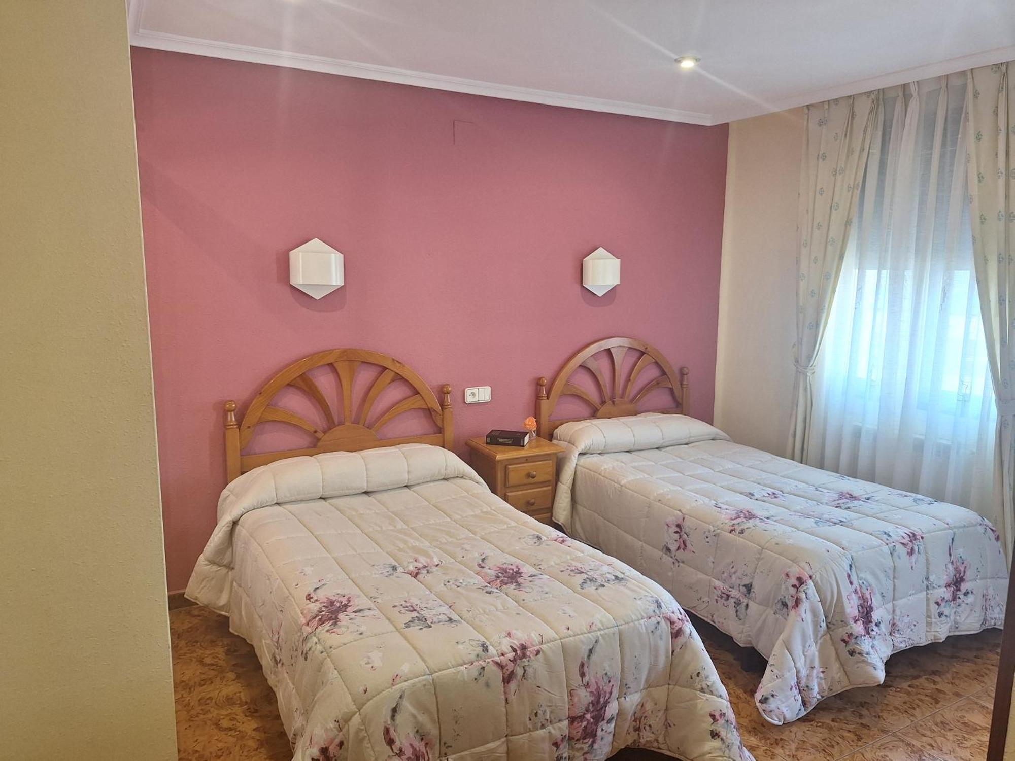 Hostal Pachin Mieres  Kültér fotó
